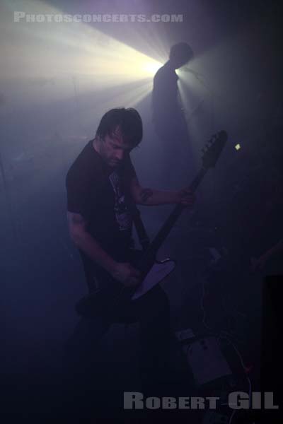 A PLACE TO BURY STRANGERS - 2009-11-19 - PARIS - La Maroquinerie - 